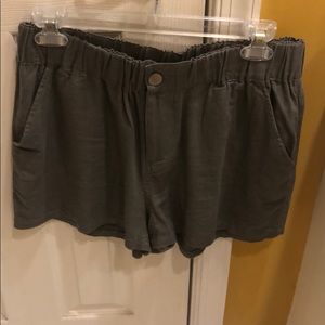 High-waisted gray linen shorts